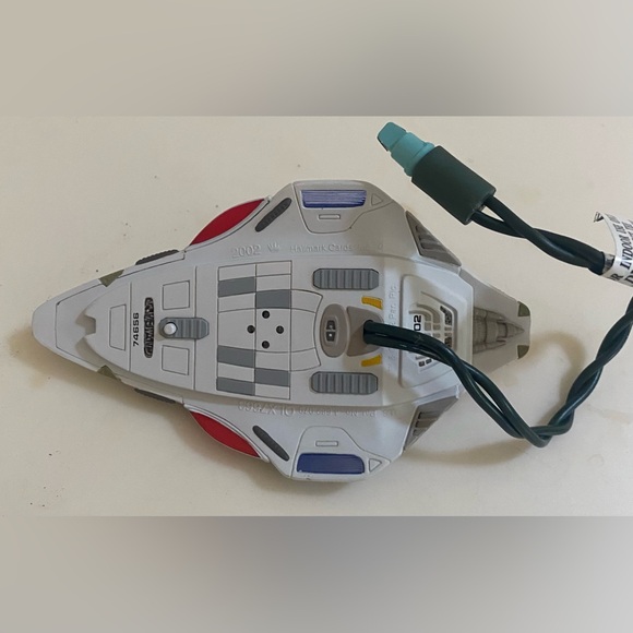 Hallmark Keepsake Ornament Delta Flyer - Picture 4 of 4